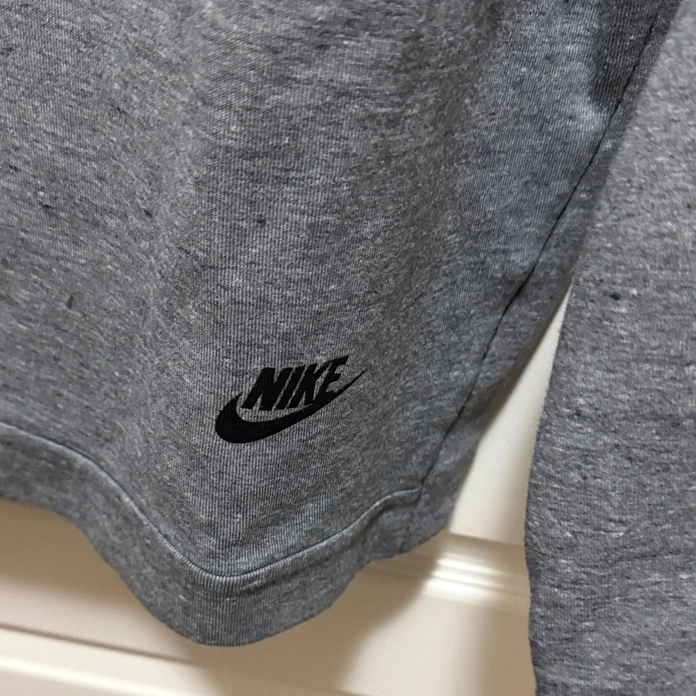 Nike Grey Hooded Sweatshirt with Red Logo Tag - Picture 4 of 8